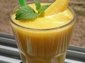 Mangovo-banánové smoothie Mangovo-banánové smoothie