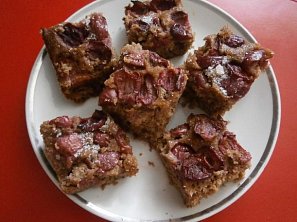 Čokoládový koláč s třešněmi Čokoládový koláč s třešněmi