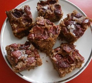 Čokoládový koláč s třešněmi