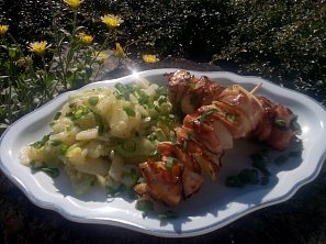 Špízy se svěžím salátem