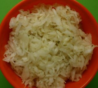 Sladkokyselý zelný salát s koprem