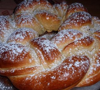 Věnec s mandlovou náplní