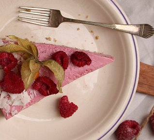 Malinový nepečený dort