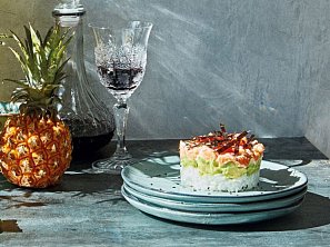 Sushi dortík s lososem a avokádem