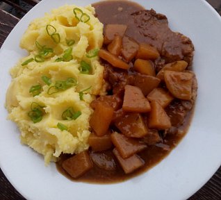 Dušené vepřové maso s kedlubnou