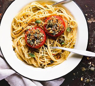 Těstoviny s pečenými rajčaty