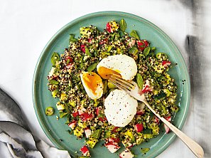 Jarní tabouleh se ztraceným vejcem
