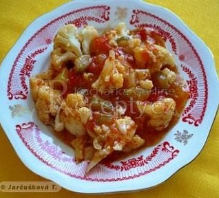 Vařený květák v pikantní omáčce