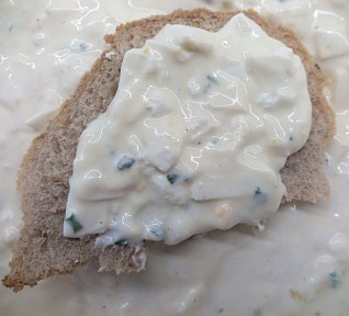 lehká sýrová pomazánka s česnekem