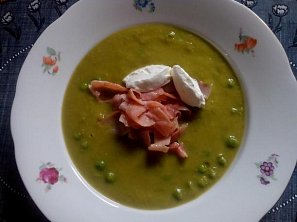 Hrášková polévka se šunkou