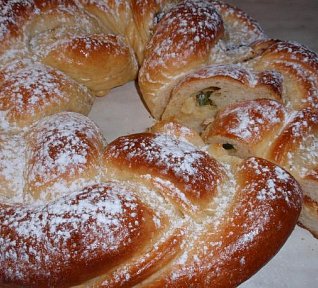 Věnec s kandovaným ovocem a čokoládou