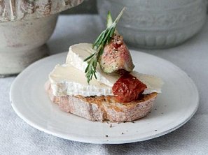 Obložený chléb s fíky