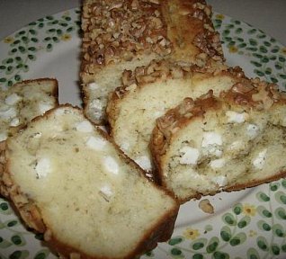 Slaný chlebíček s pestem a fetou