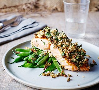 Pečený losos v bylinkovo-parmazánové krustě