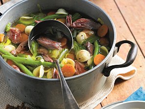 Husí vývar s těstovinami