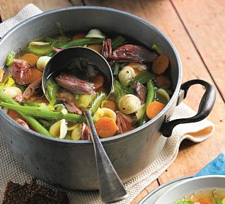 Husí vývar s těstovinami