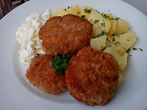 Hermelínové karbanátky s mletým masem Hermelínové karbanátky s mletým masem