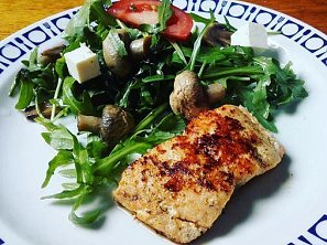 Salát z rukoly s lososem