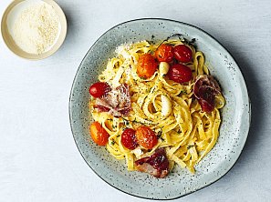 Těstoviny Carbonara s pečenými rajčaty
