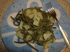 Salát z brambor a zelených fazolek