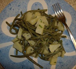 Salát z brambor a zelených fazolek