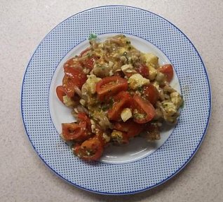 Těstovinový salát s rajčaty a mozzarellou (LIGHT)