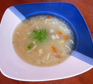 Krupičková polévka s vejcem