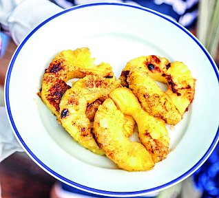 Grilovaný ananas s medem