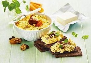 Lučinová pomazánka s mrkví, ořechy a ovocem