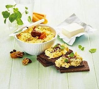 Lučinová pomazánka s mrkví, ořechy a ovocem