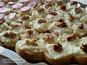 Česnekovo-eidamová pomazánka