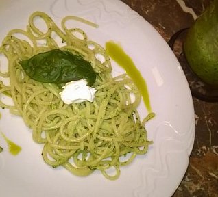 Avokádovo-bazalkové pesto