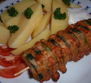 Cuketové špízy se šunkou v pivním těstíčku