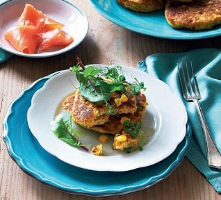 Kukuřičné placičky s uzeným lososem