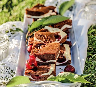 Kyšková buchta s třešněmi