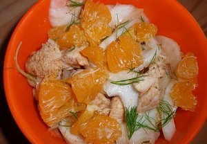 Fenyklový salát s mandarinkou a kuřecím masem
