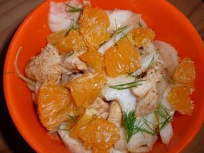 Fenyklový salát s mandarinkou a kuřecím masem