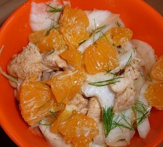 Fenyklový salát s mandarinkou a kuřecím masem