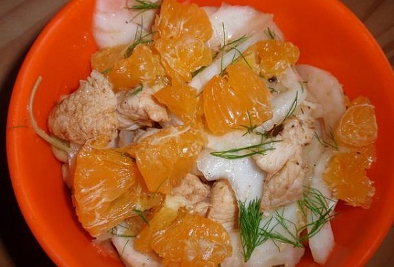 Fenyklový salát s mandarinkou a kuřecím masem