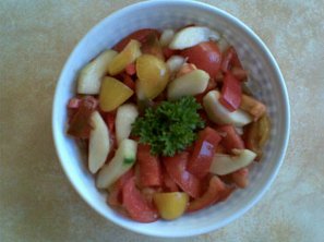 Zeleninový salát s česnekem