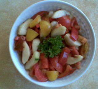 Zeleninový salát s česnekem