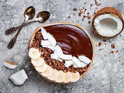 Smoothie bowl čokoládová s kokosovým mlékem a banánem
