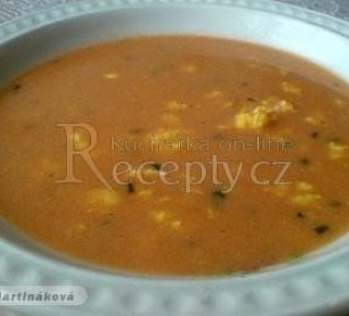 Rajská polévka se zakysanou smetanou