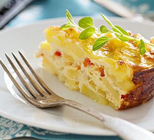 Bramborový koláč se sýrem a prosciuttem