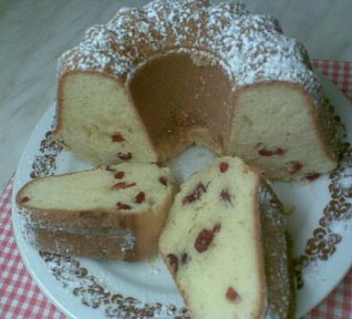 Bábovka s třešněmi a bílou čokoládou Bábovka s třešněmi a bílou čokoládou