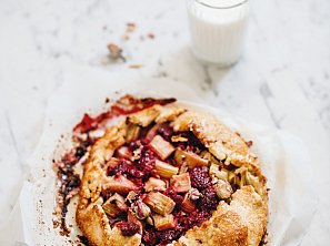 Galetka s rebarborou a malinami