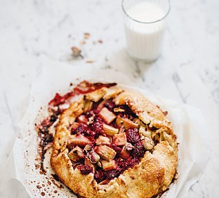 Galetka s rebarborou a malinami