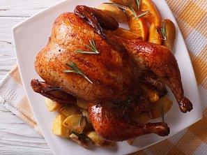 Pečená perlička s kaštany a foie gras