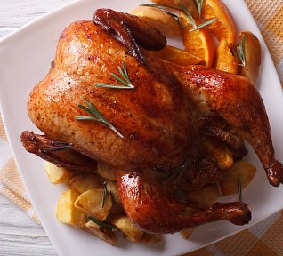 Pečená perlička s kaštany a foie gras