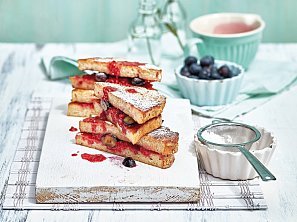 Francouzské toasty s červeným ovocem Francouzské toasty s červeným ovocem